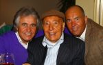 Weert, 19 April 2010
Johnny Hoes 93 jaar Feest bij Golden Tulip Hotel
Met veel bekende Nederlandstalige artiesten
Johnny Hoes met zijn beide zonen Johnny Hoes Jr. en Adrian Hoes
Foto Peter Smulders