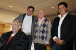 Laren 19 april 2010
Presentatie boek en de 85 e verjaardag van Johnny Kraaijkamp sr in het Rosa Spier huis. Johnny met Johnny Jr Joep dochter en Rijk de Gooijer
Peter Smulders bv