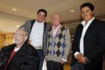 Laren 19 april 2010
Presentatie boek en de 85 e verjaardag van Johnny Kraaijkamp sr in het Rosa Spier huis. Johnny met Johnny Jr Joep dochter en Rijk de Gooijer
Peter Smulders bv