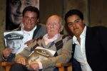 Laren 19 april 2010
Presentatie boek en de 85 e verjaardag van Johnny Kraaijkamp sr in het Rosa Spier huis. Johnny Jr en Sr en Joep
Peter Smulders bv