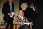 Laren 19 april 2010
Presentatie boek en de 85 e verjaardag van Johnny Kraaijkamp sr in het Rosa Spier huis. Johhny met Willeke Alberti Mies Bouwman Andre v Duin Lex Daniels Adele Bloemendaal Johnny Jr Martine Bijl ea
Peter Smulders bv