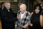 Laren 19 april 2010
Presentatie boek en de 85 e verjaardag van Johnny Kraaijkamp sr in het Rosa Spier huis. Johnny met Johnny Jr Joep dochter en Rijk de Gooijer
Peter Smulders bv