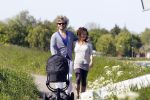 Uitdam 19 mei 2010
Katja Schuurman en Thijs Romer aan het wandelen met dochter Sammie.
Peter Smulders bv
