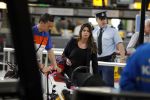 Noordwijk en Schiphol 19 mei 2010
Vertrek Nederlands elftal met vrouwen en kinderen naar Oostenrijk voor trainingskamp ivm WK voetbal. Khalid Boulahrouz met zijn vrouw Sabia en dochter Amaya
Peter Smulders bv