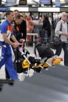 Noordwijk en Schiphol 19 mei 2010
Vertrek Nederlands elftal met vrouwen en kinderen naar Oostenrijk voor trainingskamp ivm WK voetbal. Khalid Boulahrouz met zijn vrouw Sabia en dochter Amaya
Peter Smulders bv