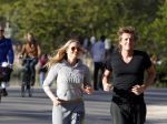 Amsterdam 23 april 2010
Lieke v Lexmond en haar nieuwe vriend Jeroen Kool hard aan het lopen in het Vondelpark.
Peter Smulder bv