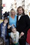 Amsterdam 18 april 2010
Premiere Wickie de Viking in Tuschinski. Maria Lindes met gezin
Peter Smulders bv