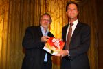 Amsterdam,24 April 2010
Amstel Hotel
Lancering van de gezamelijke Uitgevers, het blad BEST BITES
Mark Rutte met hoofdredacteur Rob v Vuure
Foto Peter Smulders BV