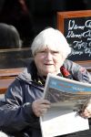 Amsterdam 14 april 2010
Nelly Frijda leest krantje in het zonnetje op een terras.