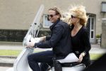 Amsterdam 25 april 2010
Patricia Paay staat doodsangsten uit bij Nicky v Dam achter op zijn vespa scooter.
Peter Smulders bv