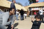 Laren 23 april 2010
Bereiken van het hoogste punt van het huis van Patrick Kluivert en Rossana Kluivert Lima in Laren. Shane en Nino waren ook aanwezig.
Peter Smulders bv