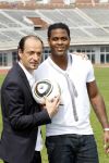 Amsterdam 29 april 2010
Patrick Kluivert gaat tijdens de WK voetbal voor eurosport werken.
De presentatie was in het Olympisch stadion.
Peter Smulders bv