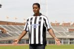 Amsterdam 29 april 2010
Patrick Kluivert gaat tijdens de WK voetbal voor eurosport werken.
De presentatie was in het Olympisch stadion.
Peter Smulders bv