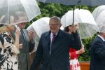 Wemeldinge/Middelburg  30 april 2010
Koningin Beatrix Prins Willem Alexander Prinses Maxima Prins Friso Prinses mabel Wisse Smit Prins Constantijn Prinses laurentien Pieter v Vollenhoven Prinses Margriet Prins Bernhard jr en Prinses Annette Prins Pieter Christiaan Prinses Anita Prins Floris en Prinses Aimee vieren koninginnedag.
Peter Smulders bv