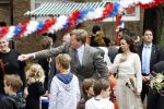 Wemeldinge/Middelburg  30 april 2010
Koningin Beatrix Prins Willem Alexander Prinses Maxima Prins Friso Prinses mabel Wisse Smit Prins Constantijn Prinses laurentien Pieter v Vollenhoven Prinses Margriet Prins Bernhard jr en Prinses Annette Prins Pieter Christiaan Prinses Anita Prins Floris en Prinses Aimee vieren koninginnedag.
Peter Smulders bv