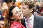 Wemeldinge/Middelburg  30 april 2010
Koningin Beatrix Prins Willem Alexander Prinses Maxima Prins Friso Prinses mabel Wisse Smit Prins Constantijn Prinses laurentien Pieter v Vollenhoven Prinses Margriet Prins Bernhard jr en Prinses Annette Prins Pieter Christiaan Prinses Anita Prins Floris en Prinses Aimee vieren koninginnedag.
Peter Smulders bv