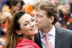 Wemeldinge/Middelburg  30 april 2010
Koningin Beatrix Prins Willem Alexander Prinses Maxima Prins Friso Prinses mabel Wisse Smit Prins Constantijn Prinses laurentien Pieter v Vollenhoven Prinses Margriet Prins Bernhard jr en Prinses Annette Prins Pieter Christiaan Prinses Anita Prins Floris en Prinses Aimee vieren koninginnedag.
Peter Smulders bv