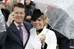Wemeldinge/Middelburg  30 april 2010
Koningin Beatrix Prins Willem Alexander Prinses Maxima Prins Friso Prinses mabel Wisse Smit Prins Constantijn Prinses laurentien Pieter v Vollenhoven Prinses Margriet Prins Bernhard jr en Prinses Annette Prins Pieter Christiaan Prinses Anita Prins Floris en Prinses Aimee vieren koninginnedag.
Peter Smulders bv