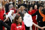 Wemeldinge/Middelburg  30 april 2010
Koningin Beatrix Prins Willem Alexander Prinses Maxima Prins Friso Prinses mabel Wisse Smit Prins Constantijn Prinses laurentien Pieter v Vollenhoven Prinses Margriet Prins Bernhard jr en Prinses Annette Prins Pieter Christiaan Prinses Anita Prins Floris en Prinses Aimee vieren koninginnedag.
Peter Smulders bv