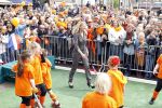 Wemeldinge/Middelburg  30 april 2010
Koningin Beatrix Prins Willem Alexander Prinses Maxima Prins Friso Prinses mabel Wisse Smit Prins Constantijn Prinses laurentien Pieter v Vollenhoven Prinses Margriet Prins Bernhard jr en Prinses Annette Prins Pieter Christiaan Prinses Anita Prins Floris en Prinses Aimee vieren koninginnedag.
Peter Smulders bv