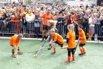 Wemeldinge/Middelburg  30 april 2010
Koningin Beatrix Prins Willem Alexander Prinses Maxima Prins Friso Prinses mabel Wisse Smit Prins Constantijn Prinses laurentien Pieter v Vollenhoven Prinses Margriet Prins Bernhard jr en Prinses Annette Prins Pieter Christiaan Prinses Anita Prins Floris en Prinses Aimee vieren koninginnedag.
Peter Smulders bv