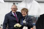 Wemeldinge/Middelburg  30 april 2010
Koningin Beatrix Prins Willem Alexander Prinses Maxima Prins Friso Prinses mabel Wisse Smit Prins Constantijn Prinses laurentien Pieter v Vollenhoven Prinses Margriet Prins Bernhard jr en Prinses Annette Prins Pieter Christiaan Prinses Anita Prins Floris en Prinses Aimee vieren koninginnedag.
Peter Smulders bv