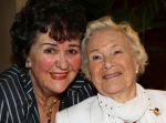 Weert, 19 April 2010
Johnny Hoes 93 jaar Feest bij Golden Tulip Hotel
Met veel bekende Nederlandstalige artiesten
Zwarte Lola met Annie de Reuver
Foto Peter Smulders