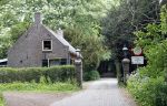 Wassenaar 29 mei 2010
Prinses Margarita haar man Tjalling ten Cate en prinses Irene hebben op de horsten bij Prins Willem Alexander en Maxima een huis met opstallen gekocht die ze gaan verbouwen om daar te wonen.
Peter Smulders bv