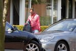 Breukelen 26 april 2011
Mariska v Kolck haar zoon en Edgar Peer vertrekken bij haar huis met zijn mercedes.
Peter Smulders bv