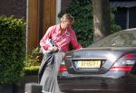 Breukelen 26 april 2011
Mariska v Kolck haar zoon en Edgar Peer vertrekken bij haar huis met zijn mercedes.
Peter Smulders bv