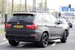 Amsterdam 21 april 2011
Fajah Lourens met dochter in haar gestickerde BMW X5.
Peter Smulders bv