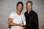 Amstelveen 28 april 2011
Presentatie boek van personal trainer Guy v d Reijden waarin hij Mark v Eeuwen in 100 dagen klaar stoomt voor de cover van Men s Health bij Special Sports.
Peter Smulders bv