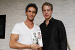Amstelveen 28 april 2011
Presentatie boek van personal trainer Guy v d Reijden waarin hij Mark v Eeuwen in 100 dagen klaar stoomt voor de cover van Men s Health bij Special Sports.
Peter Smulders bv