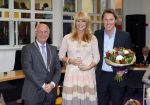 Huizen 29 april 2011
Linda de Mol krijgt in het bijzijn van vriend Jeroen Rietbergen haar ouders John de Mol sr en Mireille Bekooy een koninklijke onderscheiding (lintje)in het gemeentehuis van Huizen.
Peter Smulders bv