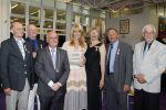 Huizen 29 april 2011
Linda de Mol krijgt in het bijzijn van vriend Jeroen Rietbergen haar ouders John de Mol sr en Mireille Bekooy een koninklijke onderscheiding (lintje)in het gemeentehuis van Huizen.
Peter Smulders bv