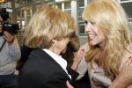 Huizen 29 april 2011
Linda de Mol krijgt in het bijzijn van vriend Jeroen Rietbergen haar ouders John de Mol sr en Mireille Bekooy een koninklijke onderscheiding (lintje)in het gemeentehuis van Huizen.
Peter Smulders bv