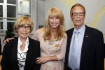 Huizen 29 april 2011
Linda de Mol krijgt in het bijzijn van vriend Jeroen Rietbergen haar ouders John de Mol sr en Mireille Bekooy een koninklijke onderscheiding (lintje)in het gemeentehuis van Huizen.
Peter Smulders bv