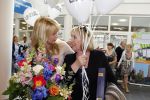 Huizen 29 april 2011
Linda de Mol krijgt in het bijzijn van vriend Jeroen Rietbergen haar ouders John de Mol sr en Mireille Bekooy een koninklijke onderscheiding (lintje)in het gemeentehuis van Huizen.
Peter Smulders bv
