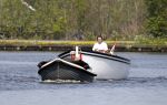 Vreeland 24 april 2011
Marco bakker met zijn sloep/boot op de vecht. Hij sleept een andere boot die pech heeft.
Peter Smulders bv