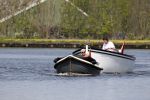 Vreeland 24 april 2011
Marco bakker met zijn sloep/boot op de vecht. Hij sleept een andere boot die pech heeft.
Peter Smulders bv