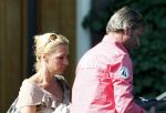 Breukelen 26 april 2011
Mariska v Kolck haar zoon en Edgar Peer vertrekken bij haar huis met zijn mercedes.
Peter Smulders bv