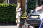 Breukelen 26 april 2011
Mariska v Kolck haar zoon en Edgar Peer vertrekken bij haar huis met zijn mercedes.
Peter Smulders bv