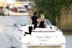 Nigtevecht 22 april 2011
Milika Peterzon en Jurgen Smit en hun hond op de boot op de Vecht.
Peter Smulders bv