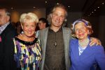 Amsterdam 17 april 2011
Sheila de Vries krijgt uit handen van burgemeester Eberhard v d Laan een koninklijke onderscheiding op haar feestje in het hilton. Roland Jan Heijn met vriendin en moeder Hank
Peter Smulders bv