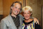 Amsterdam 17 april 2011
Sheila de Vries krijgt uit handen van burgemeester Eberhard v d Laan een koninklijke onderscheiding op haar feestje in het hilton. Roland Jan Heijn met vriendin en moeder Hank
Peter Smulders bv