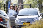 Vinkeveen 19 april 2011
Roxeanne Hazes krijgt haar eerste auto een fiat 500 . Ze ging hem samen met haar moeder Rachel ophalen en daarna aan haar broer Andre jr laten zien op school.
Peter Smulders bv