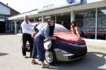 Vinkeveen 19 april 2011
Roxeanne Hazes krijgt haar eerste auto een fiat 500 . Ze ging hem samen met haar moeder Rachel ophalen en daarna aan haar broer Andre jr laten zien op school.
Peter Smulders bv