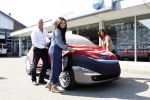Vinkeveen 19 april 2011
Roxeanne Hazes krijgt haar eerste auto een fiat 500 . Ze ging hem samen met haar moeder Rachel ophalen en daarna aan haar broer Andre jr laten zien op school.
Peter Smulders bv