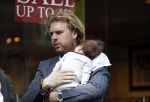 Amsterdam 20 april 2011
Rutger Castricum met vrouw en baby op terras.
Peter Smulders bv