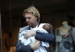 Amsterdam 20 april 2011
Rutger Castricum met vrouw en baby op terras.
Peter Smulders bv